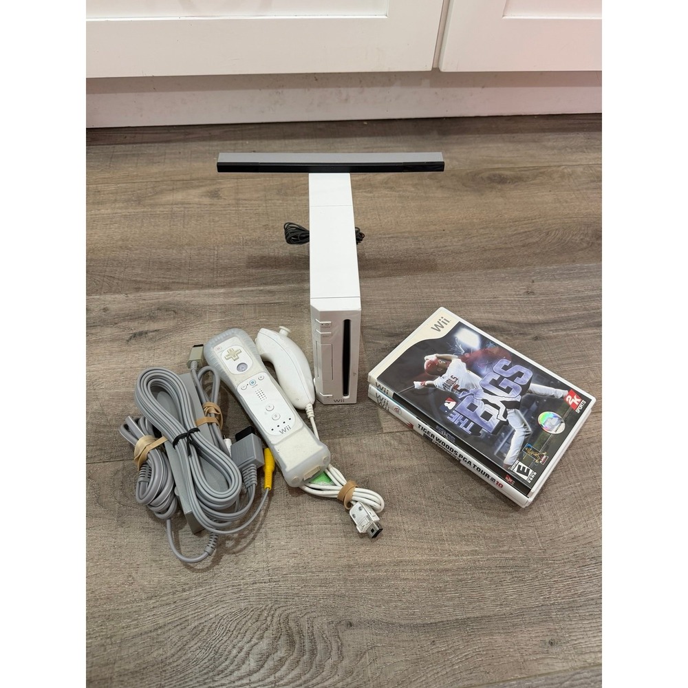 Nintendo Wii Console RVL-001 Bundle with A Couple of Games Tested and Working